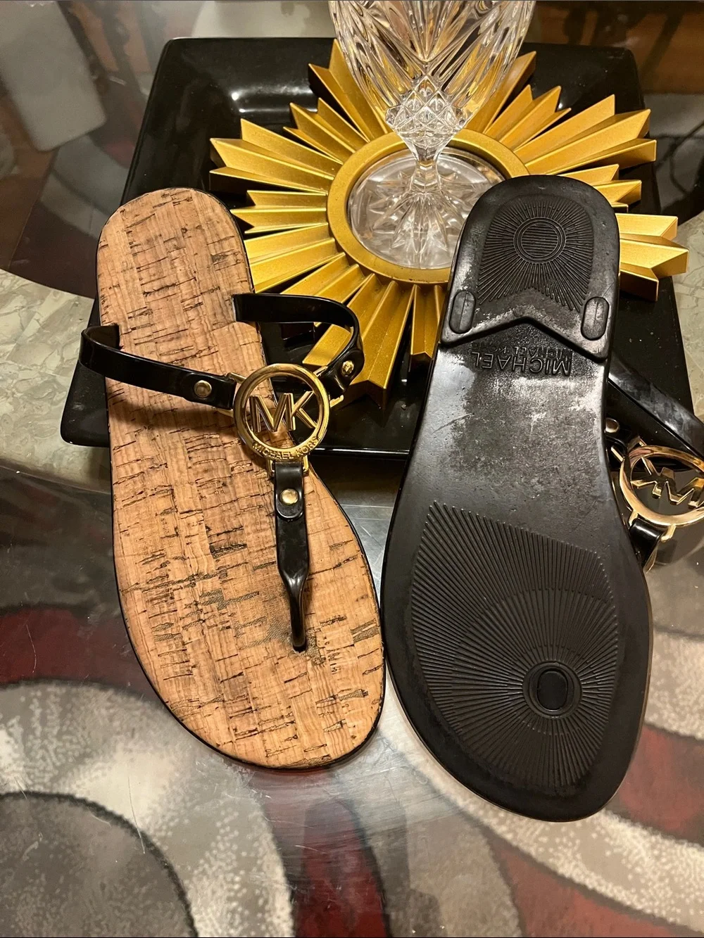 😎Michael Kors Black and Cork-Textured Tote Thong Sandals with Gold MK Emblem👁️